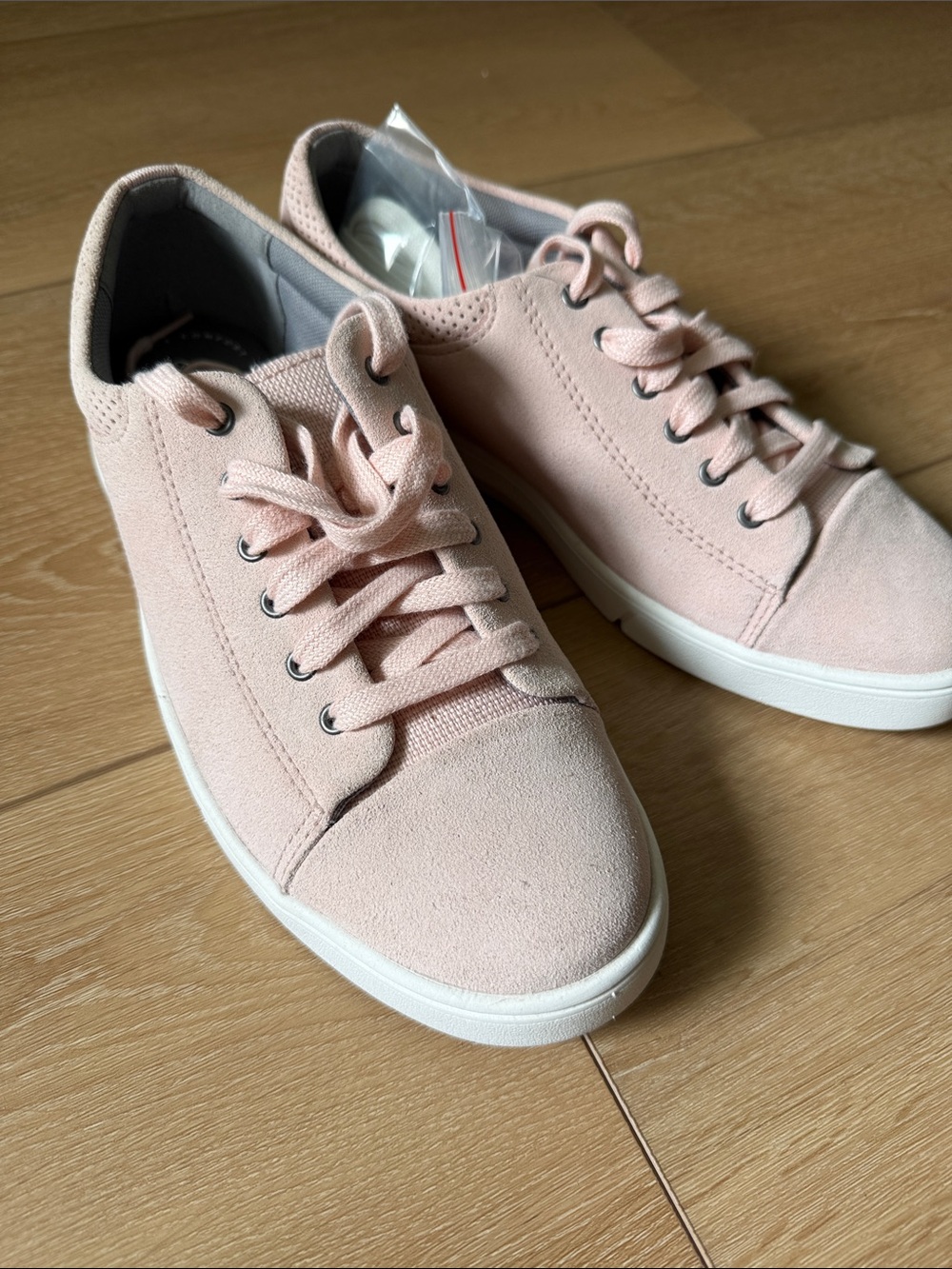 Clarks men’s Lace-Up suede Sneakers in Soft Pink